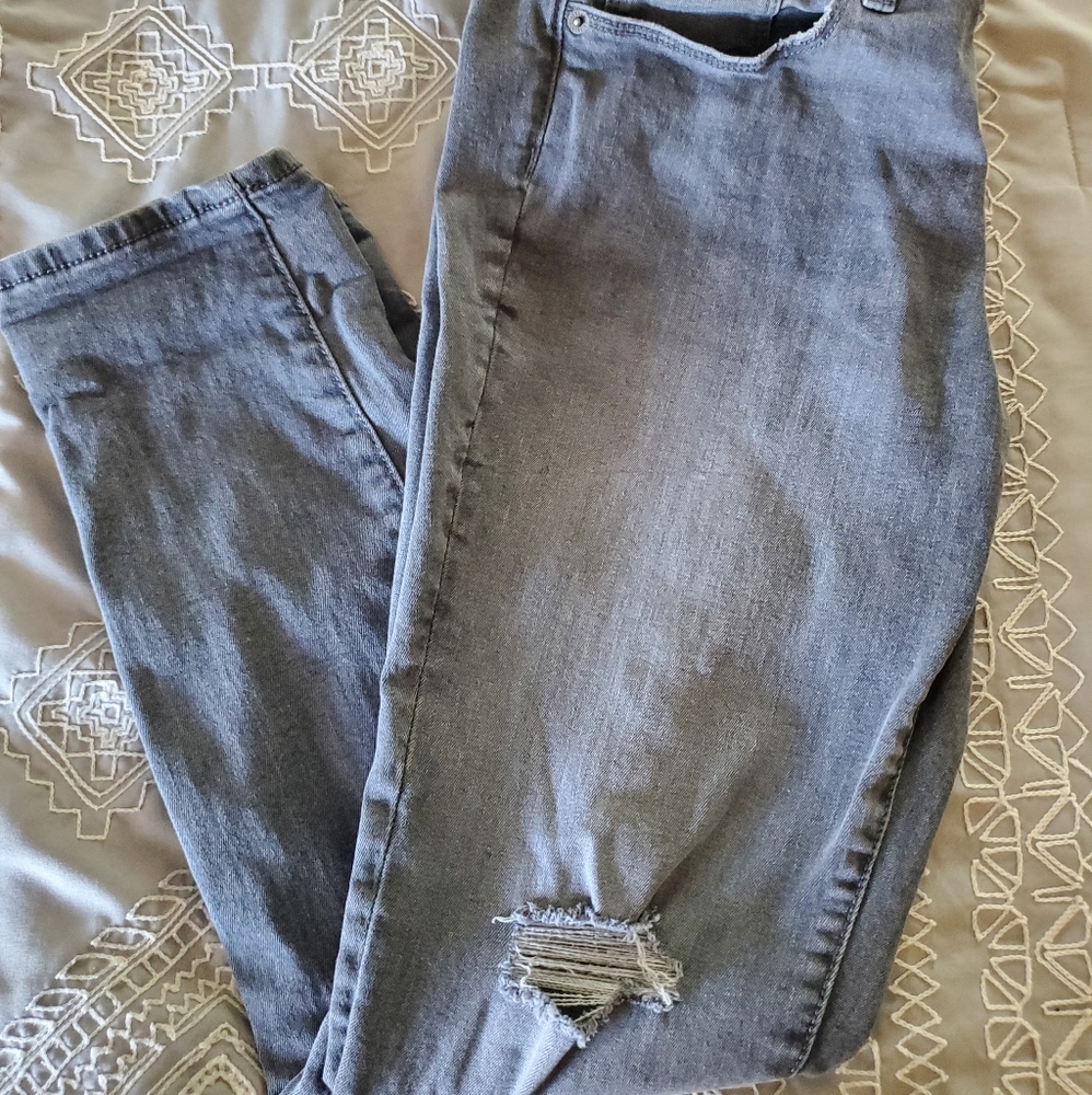 Gray Universal Thread Midrise Skinny Jeans 14/32R - Picture 3 of 7